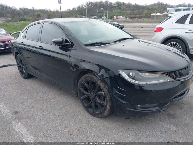 Salvage Chrysler 200 Image