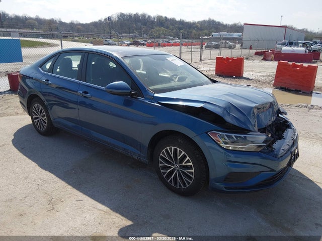 Salvage Volkswagen Jetta Image