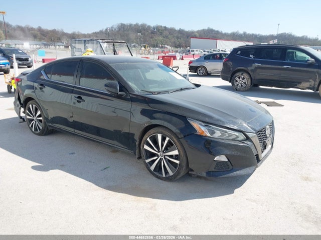 Salvage Nissan Altima Image
