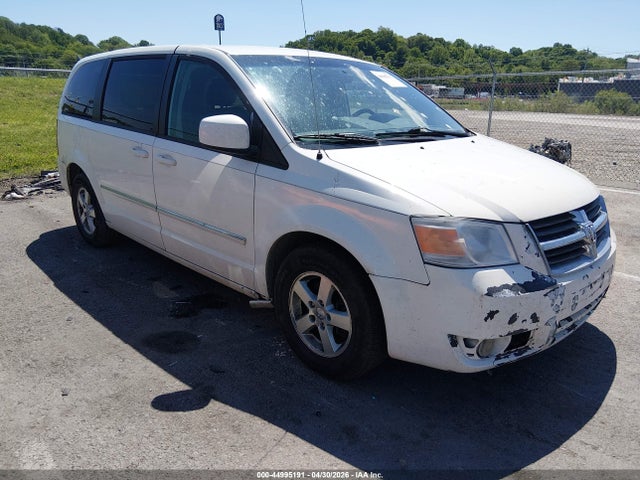 Salvage Dodge Grand Caravan Image
