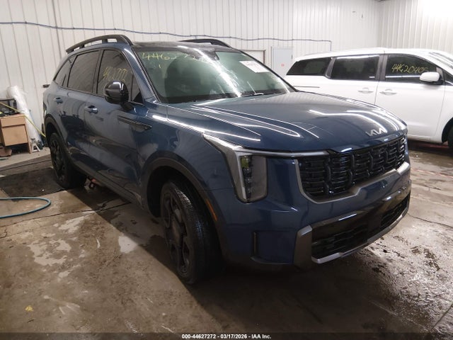 Salvage Kia Sorento Image