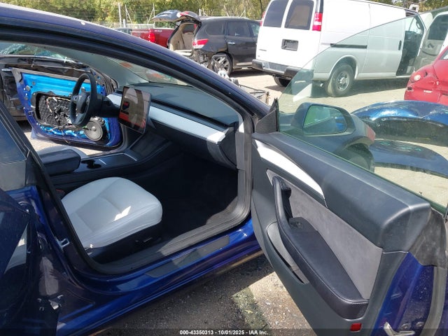 Tesla Model 3 Rear-wheel Drive