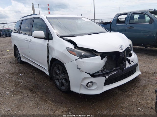 Salvage Toyota Sienna Image