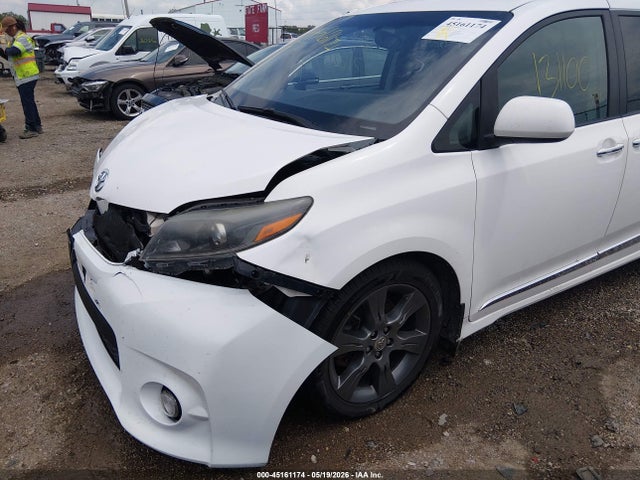 Toyota Sienna Se Premium 8 Passenger