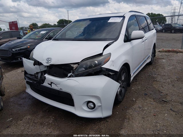 Toyota Sienna Se Premium 8 Passenger