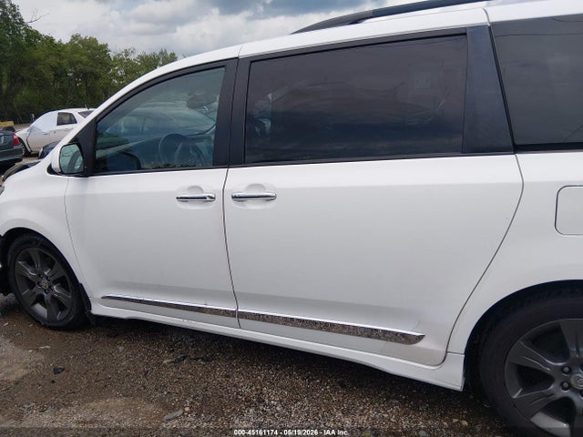 Toyota Sienna Se Premium 8 Passenger