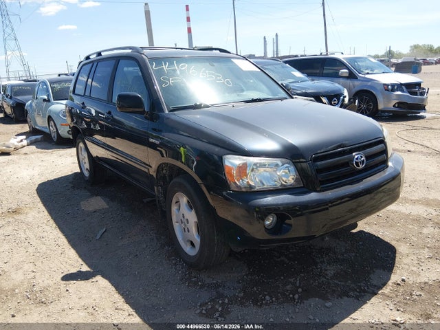 Salvage Toyota Highlander Image