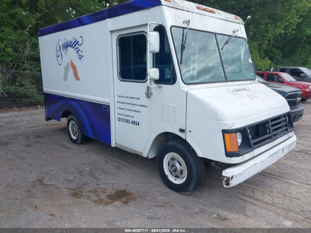 Salvage Chevrolet P30 Image