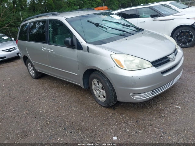 Salvage Toyota Sienna Image