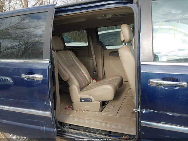 Chrysler Town & Country Touring-l