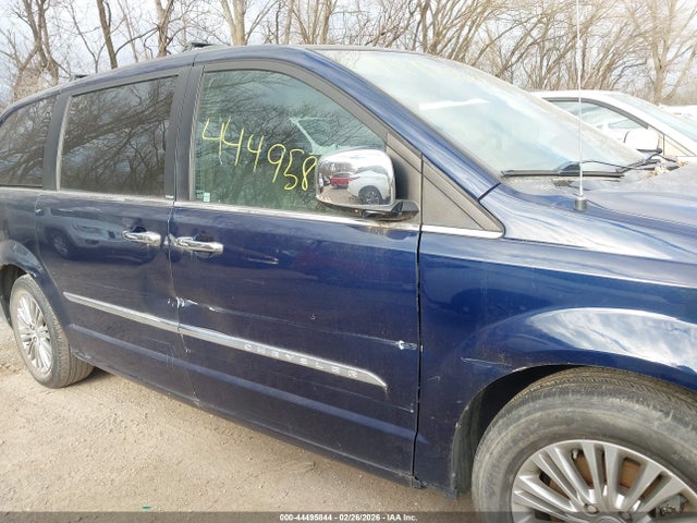 Chrysler Town & Country Touring-l