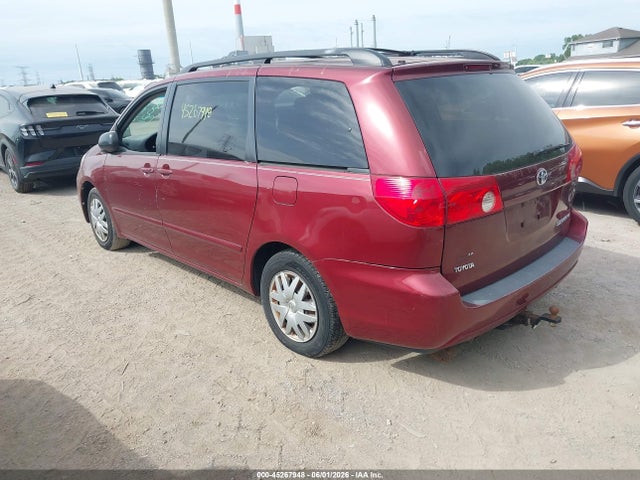 Toyota Sienna Le
