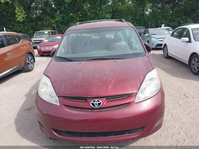 Toyota Sienna Le