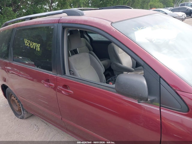 Toyota Sienna Le
