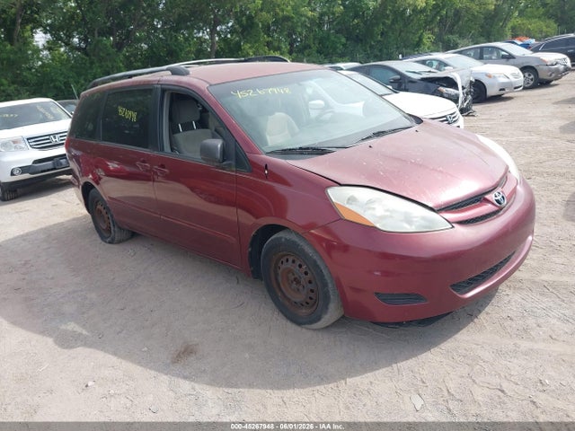Salvage Toyota Sienna Image