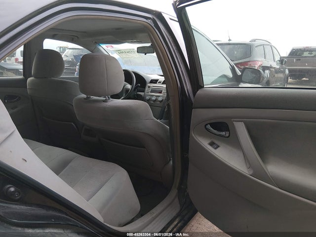 Toyota Camry Le V6