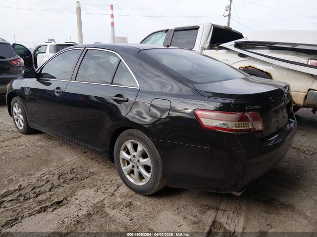 Toyota Camry Le V6