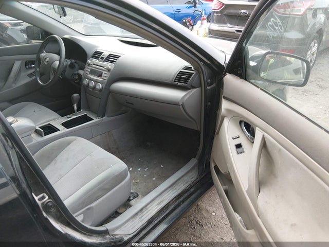 Toyota Camry Le V6