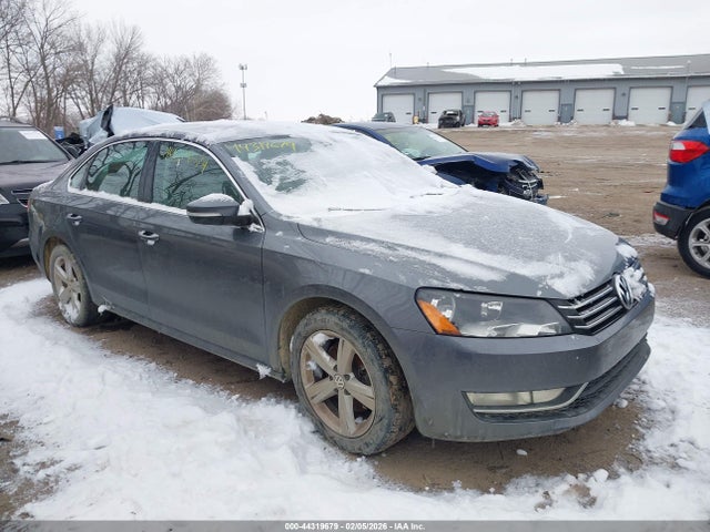 Salvage Volkswagen Passat Image