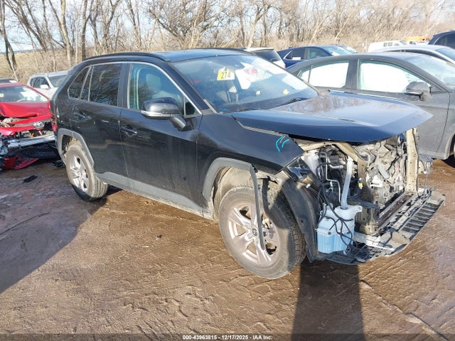 Salvage Toyota RAV4 Image