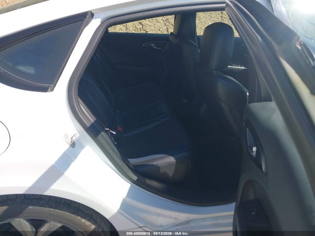 Chrysler 200 S