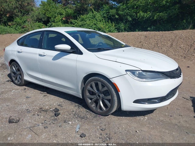 Salvage Chrysler 200 Image
