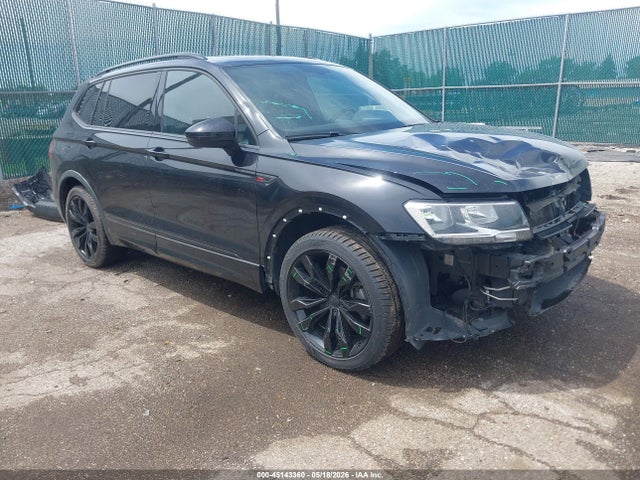 Salvage Volkswagen Tiguan Image