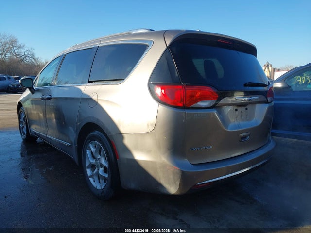 Chrysler Pacifica Touring L