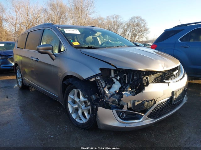 Salvage Chrysler Pacifica Image