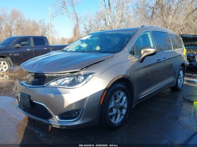 Chrysler Pacifica Touring L