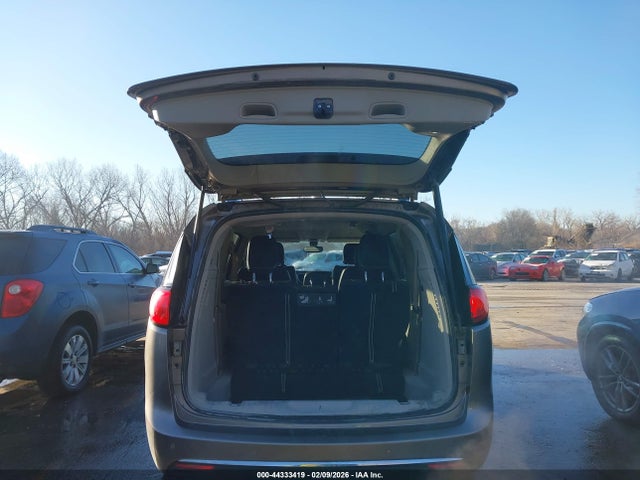 Chrysler Pacifica Touring L