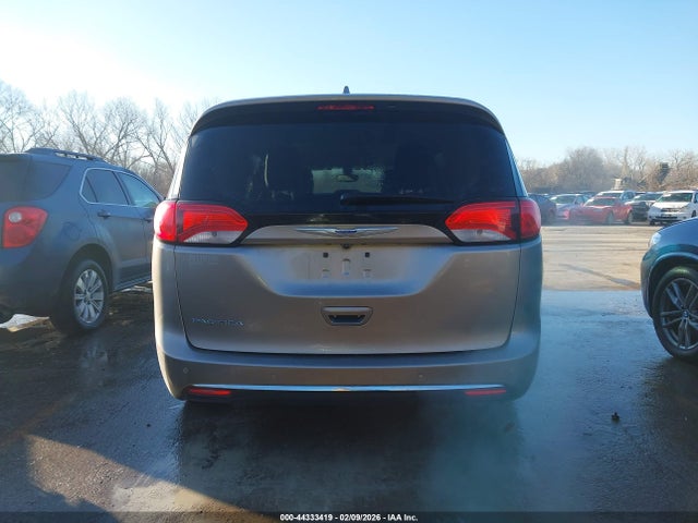 Chrysler Pacifica Touring L