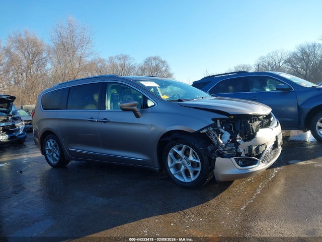 Chrysler Pacifica Touring L