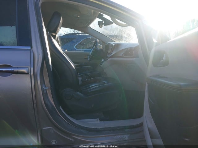 Chrysler Pacifica Touring L