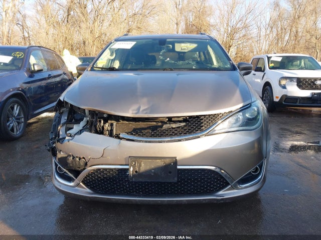 Chrysler Pacifica Touring L