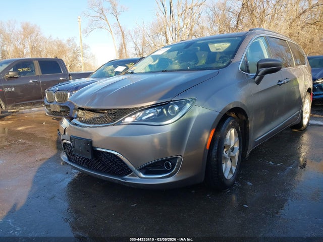 Chrysler Pacifica Touring L
