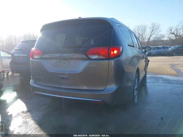 Chrysler Pacifica Touring L