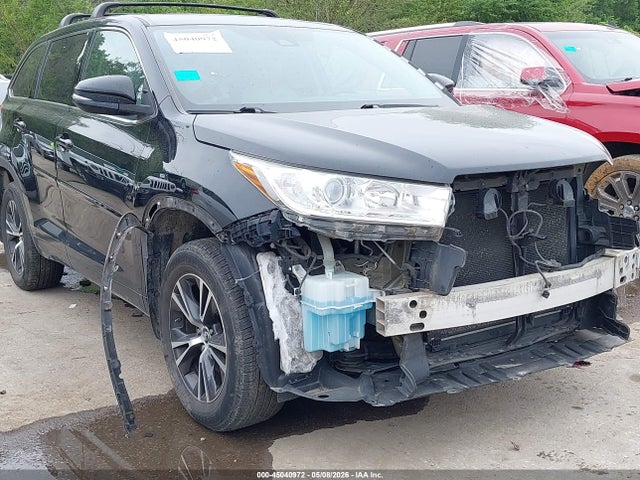 Salvage Toyota Highlander Image