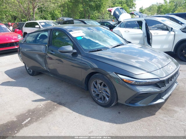 Salvage Hyundai ELANTRA Image