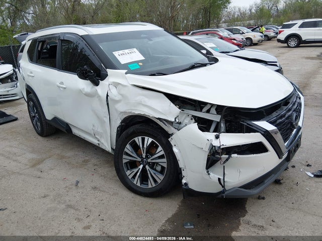 Salvage Nissan Rogue Image