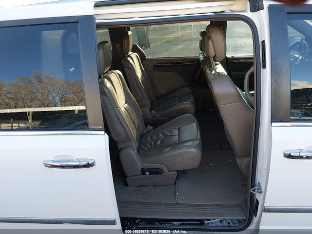 Chrysler Town & Country Limited
