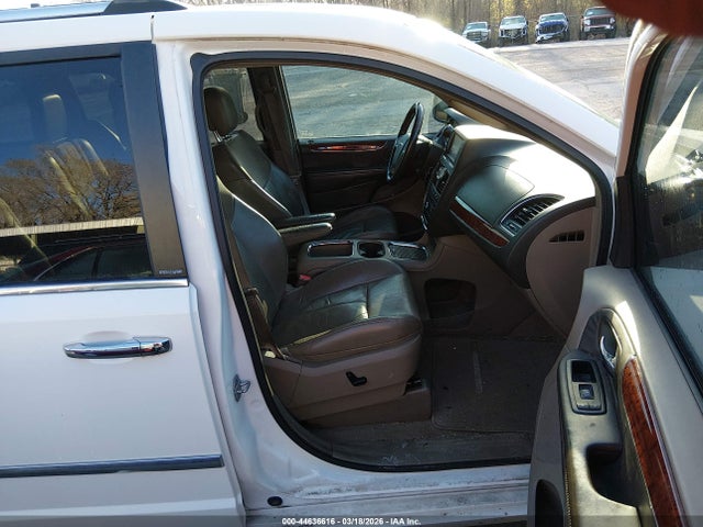 Chrysler Town & Country Limited