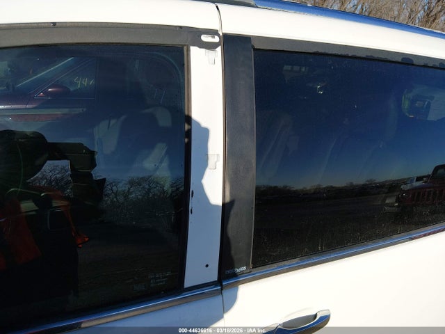 Chrysler Town & Country Limited