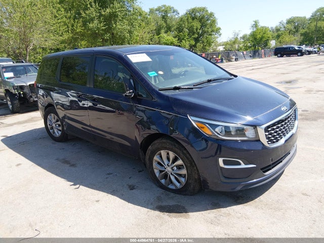 Salvage Kia Sedona Image