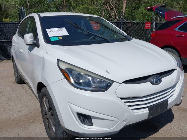 Salvage Hyundai TUCSON Image