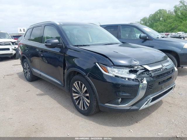 Salvage Mitsubishi Outlander Image
