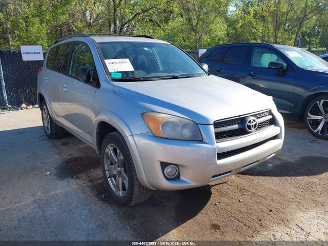 Salvage Toyota RAV4 Image