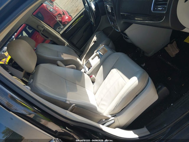 Chrysler Town & Country Touring