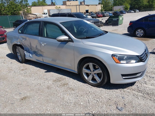 Salvage Volkswagen Passat Image