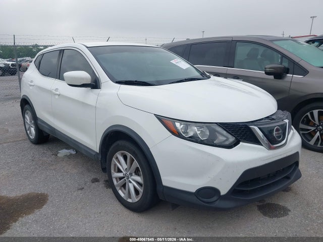 Salvage Nissan Rogue Image